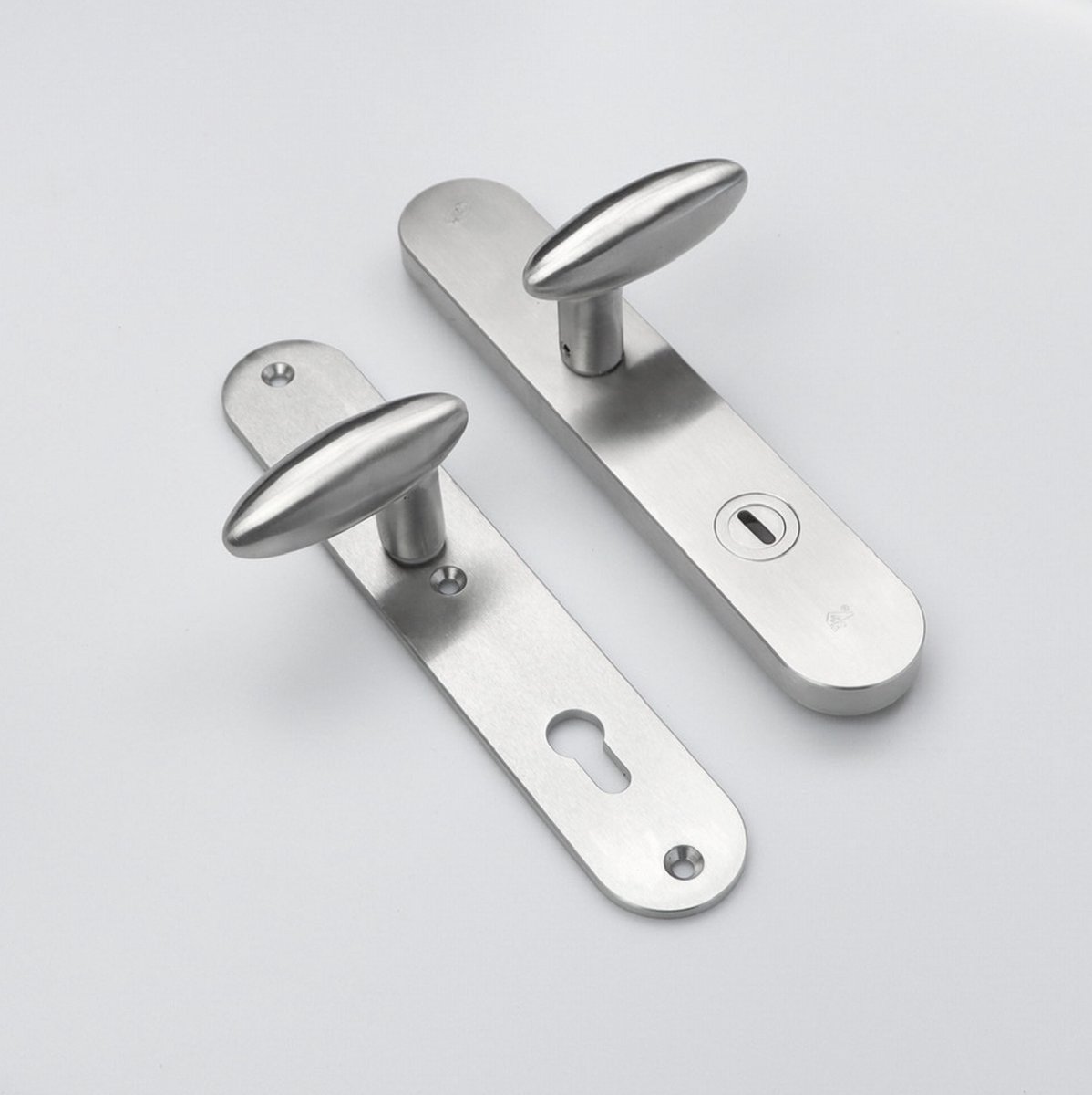 MASSIEF RVS Tzunali Deurbeslag. Model MINHO SKG*** BREED T=15/5 VKTB (kerntrek) PC92  BUITEN KNOP OVIDIO; BINNEN KRUK OVIDIO