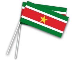 Zwaaivlaggetjes Suriname - 50x st - 20 x 12 cm - hout/papier - Surinaamse vlag - Feestartikelen/versiering