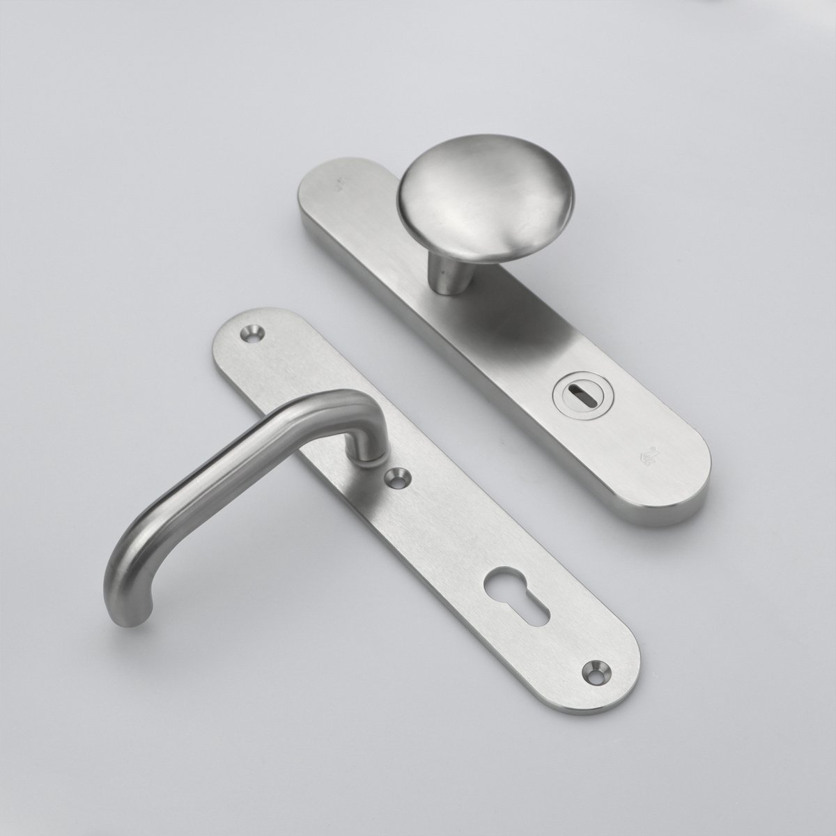 MASSIEF RVS Tzunali Deurbeslag. Model MINHO SKG*** BREED T=15/5 VKTB (kerntrek) PC92 BUITEN KNOP GUARDA; BINNEN KRUK FORNOS