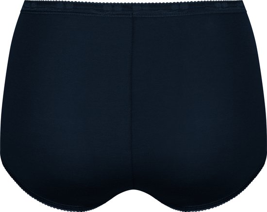 Zwarte slip met een kanten rand aan de taille en beenopeningen.
