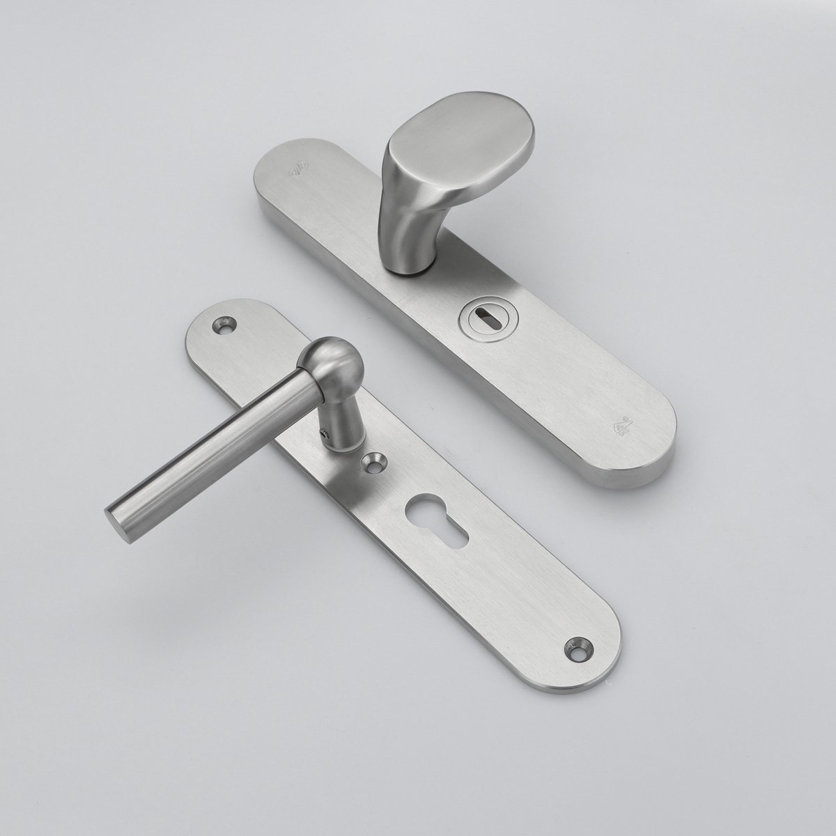 MASSIEF RVS Tzunali Deurbeslag. Model MINHO SKG*** BREED T=15/5 VKTB (kerntrek) PC55 BUITEN KNOP NELAS; BINNEN KRUK LONDEN