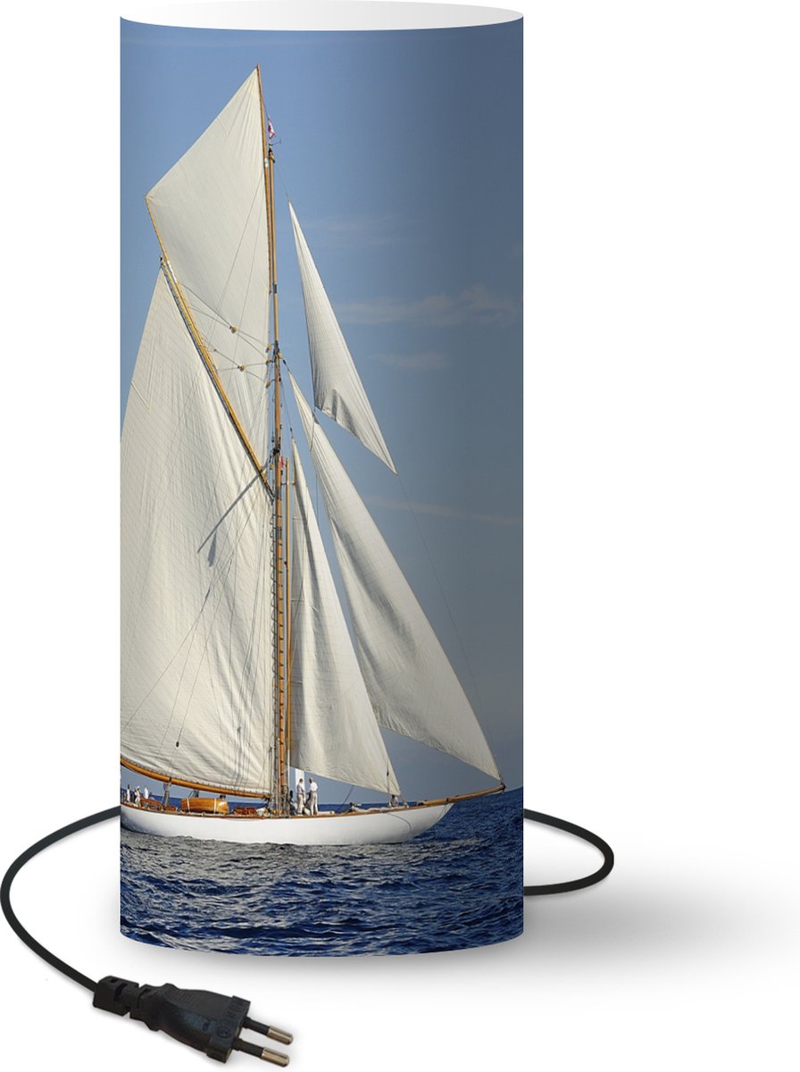 Lamp - Nachtlampje - Tafellamp slaapkamer - Zeilboot in de buurt van Saint Tropez - 54 cm hoog - Ø22.9 cm - Inclusief LED lamp