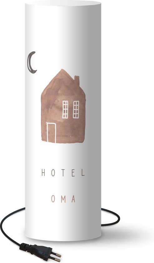 Lamp – Nachtlampje – Tafellamp slaapkamer – Hotel oma – Quotes – Spreuken – Oma – 70 cm hoog – Ø22 cm – Inclusief LED lamp