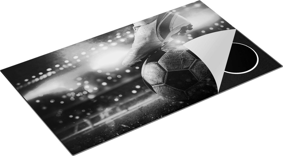 Chefcare Inductie Beschermer Voetbal Aftrap met de Bal in het Stadion - Zwart Wit - 90x52 cm - Afdekplaat Inductie - Kookplaat Beschermer - Inductie Mat