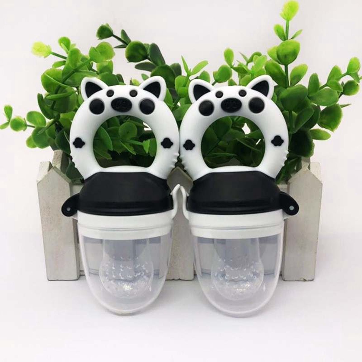 Jinius - Baby Fruitspeen en Bijtring + 3 Maten Spenen S, M & L - Zwart Wit - Fruitzuiger - Fruitspeen Baby - Fruit Fopspeen - Siliconen - BPA Free Jinius - Baby Fruitspeen en Bijtring + 3 Maten Spenen S, M & L - Zwart Wit - Fruitzuiger - Fruitspeen Baby - Fruit Fopspeen - Siliconen - BPA Free