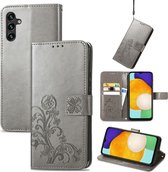Mobigear Telefoonhoesje geschikt voor Samsung Galaxy A13 5G Hoesje | Mobigear Clover Bookcase Portemonnee | Pasjeshouder voor 3 Pasjes | Telefoonhoesje voor Pinpas / OV Kaart / Rijbewijs - Grijs