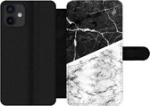 Bookcase Geschikt voor iPhone 12 Mini telefoonhoesje - Marmer print - Zwart - Wit - Met vakjes - Wallet case met magneetsluiting