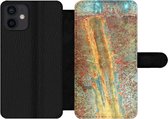 Bookcase Geschikt voor iPhone 12 Mini telefoonhoesje - Roest print - Goud - Metalen - Met vakjes - Wallet case met magneetsluiting