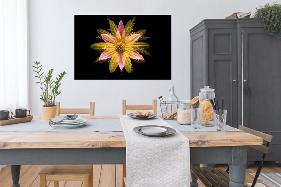 Poster Une fleur jaune sur fond noir 120x80 cm - Tirage photo sur Poster (décoration murale salon / chambre)