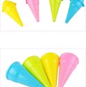 Gekleurde ijsvormpjes in geel, roze, groen en blauw.