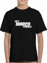 HEY MARCO PRIMA! unisex kids t-shirt – Maat 152 - Zwart - Korte mouwen - Ronde hals - Regular Fit - Grappige teksten - Original Kwoots - Humor - Tekst shirt - Cadeau - TikTok - Voor zowel jongens als meisjes