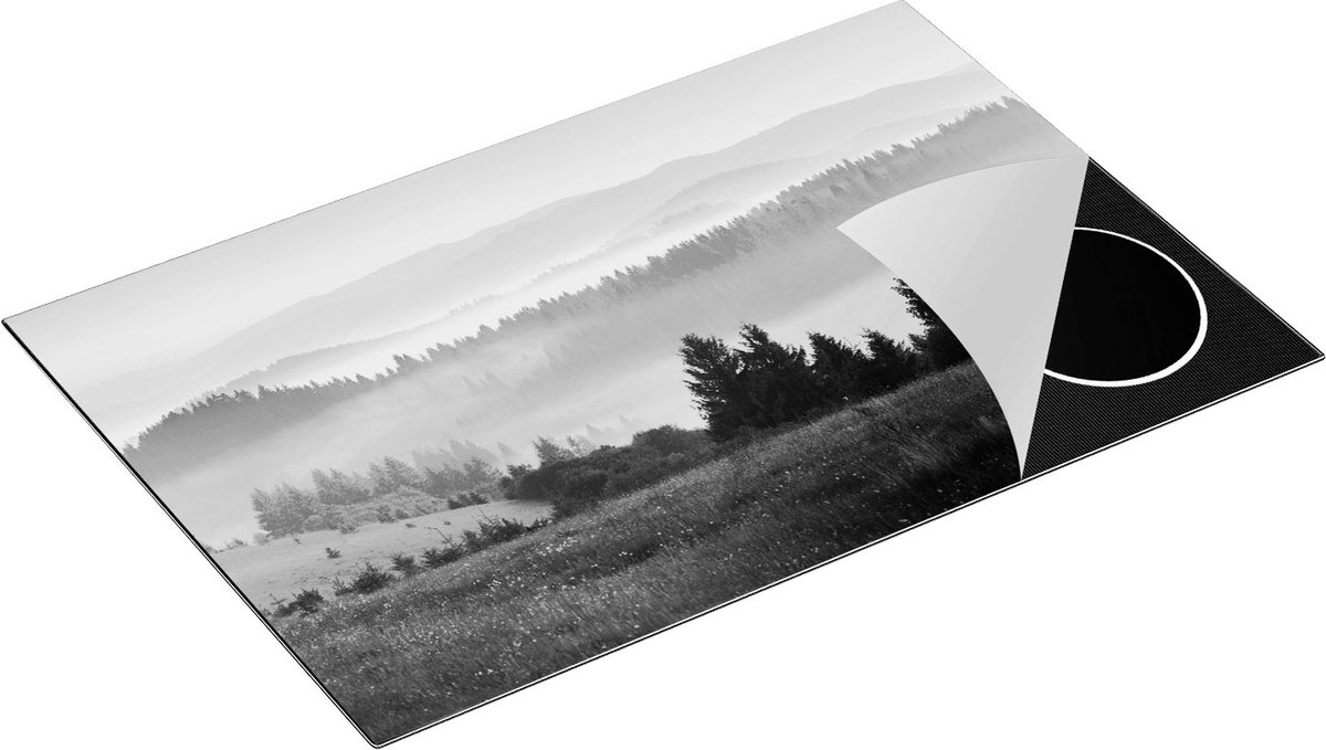 Chefcare Inductie Beschermer Mistige Heuvel Landschap met Bossen - Zwart Wit - 78x52 cm - Afdekplaat Inductie - Kookplaat Beschermer - Inductie Mat