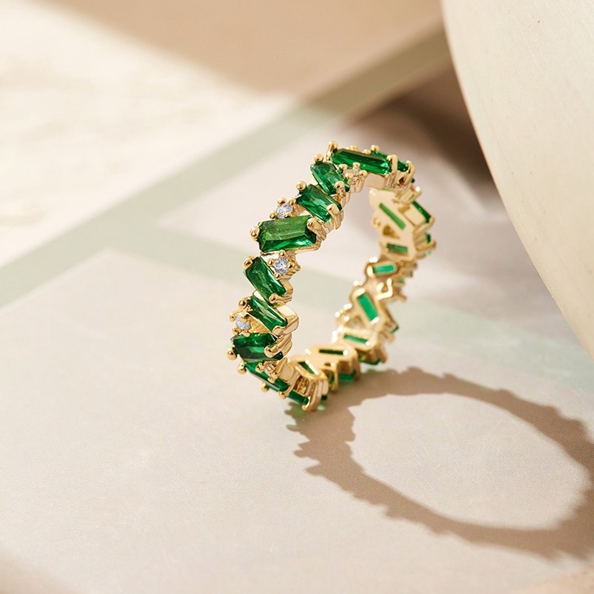 Emerald floral hoop - Elegante en koninklijke smaragd geslepen gouden vermeil ring - Maat 7