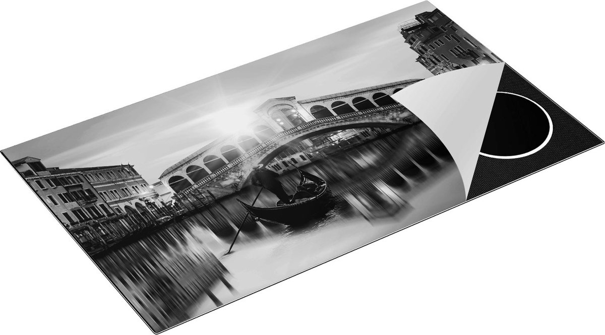 Chefcare Inductie Beschermer Gondel bij de Rialtobrug in Venetië, Italië - Zwart Wit - 90x50 cm - Afdekplaat Inductie - Kookplaat Beschermer - Inductie Mat