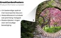 Une affiche de jardin montrant des arbres roses en fleurs à travers une ouverture circulaire en pierre, avec des informations sur le produit.