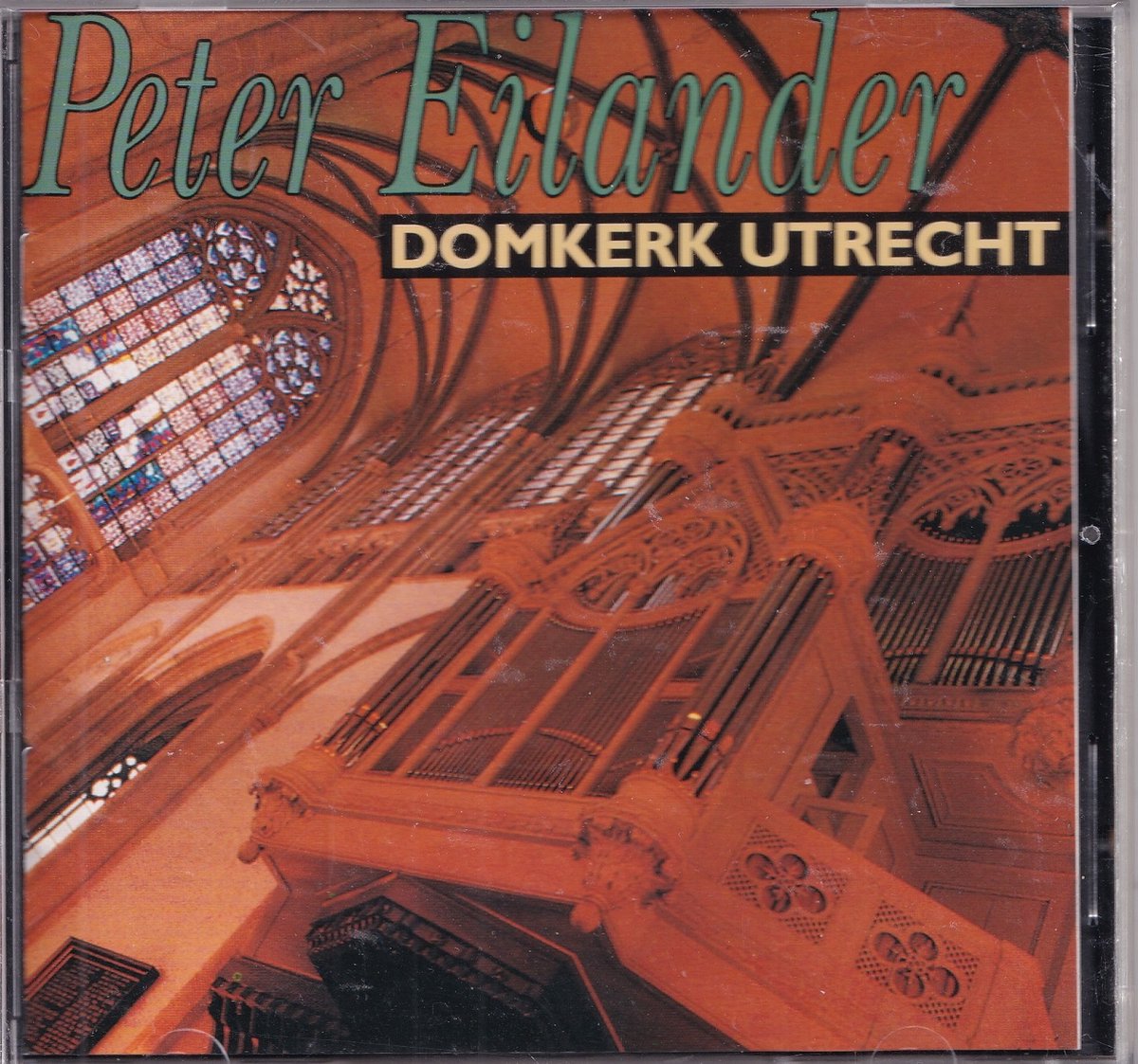 Peter Eilander bespeelt het orgel van de Domkerk te Utrecht