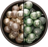 Bellatio Decorations Kerstballen mix - 74-delig - parel champagne en mintgroen - 6 cm - kunststof