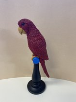 Polyresin papegaai op standaard - rood - hoogte 32x10x10 cm - Decoratieve beelden - Woonaccessoires