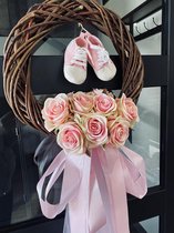 AUTODECO.NL - EMMA Luxe Geboorte Krans - Voordeur Krans - Baby Krans - Geboorte Versiering Meisje - Deur Krans - Roze Deur Decoratie - Cadeau voor Geboorte - Baby Girl - Babyshower - Kraamcadeau