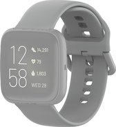 Mobigear Siliconen Watch bandje geschikt voor Fitbit Versa 2 Bandje Gespsluiting | Mobigear Sport Buckle - Grijs