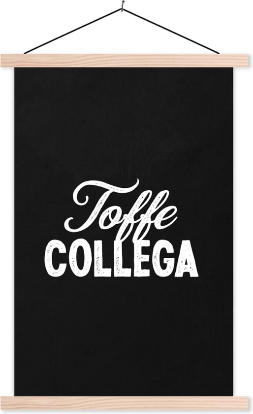 Posterhanger incl. Poster 60x90 cm - Schoolplaat - Spreuken - Quotes - Wit - 'Toffe collega' - Textielposter - Blanke latten