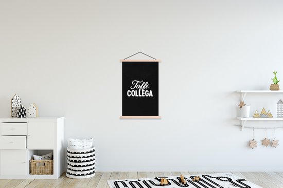 Posterhanger incl. Poster 60x90 cm - Schoolplaat - Spreuken - Quotes - Wit - 'Toffe collega' - Textielposter - Blanke latten