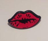 Revers pin lip/ kiss kunststof emaille broches