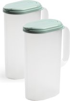 2x stuks waterkan/sapkan transparant/mintgroen met deksel 2 liter kunststof - Smalle schenkkan die in de koelkastdeur past