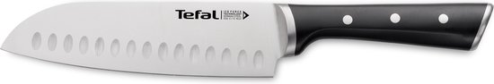 Tefal Ice Force santokumes met kuiltjes en zwart handvat.