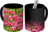 Magische Mok - Foto op Warmte Mok - Roze tulpen in het Nederlandse Lisse - 350 ML - Uitdeelcadeautjes