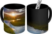 Magische Mok - Foto op Warmte Mok - Rivier met uitzicht op een zonsondergang - 350 ML - Uitdeelcadeautjes