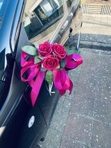 AUTODECO.NL - MIA FUCHSIA Trouwauto Versiering Donker Rode Rozen met Linten - Bloemen op de Auto Bruiloft - Buitenspiegels Decoratie - Trouwerij/ Huwelijk/Bruiloft Decoratie/ Versi