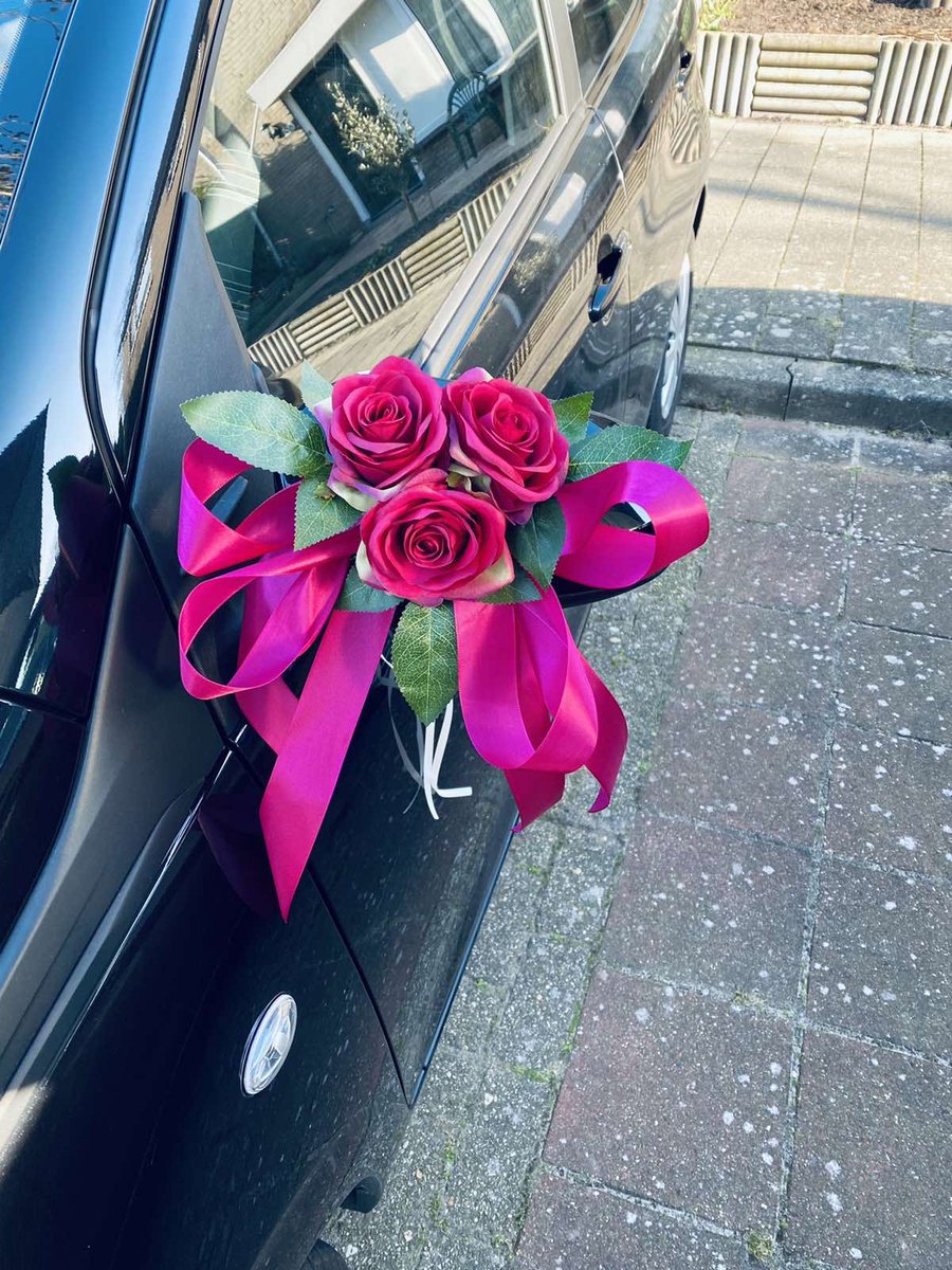 AUTODECO.NL - MIA FUCHSIA Trouwauto Versiering Fuchsia Kleur Rozen met Linten 2 stuks - Bloemen op de Auto Bruiloft - Buitenspiegels Decoratie - Trouwerij/ Huwelijk/Bruiloft Decoratie/ Versiering Spiegel Auto/ Autoversiering voor Volgauto's