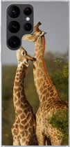 Geschikt voor Samsung Galaxy S22 Ultra hoesje - Giraf - Boom - Kalf - Portret - Siliconen Telefoonhoesje