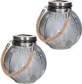 2x stuks grijze solar lantaarn van gestreept glas rond 16 cm - Tuinlantaarns - Solarverlichting - Tuinverlichting