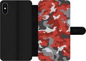 Bookcase Geschikt voor iPhone XS telefoonhoesje - Rood met grijs camouflage patroon - Met vakjes - Wallet case met magneetsluiting