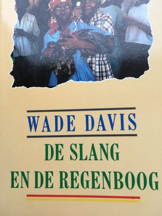 Boek "De slang en de regenboog" met een afbeelding van mensen met kleurrijke kleding.