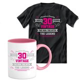 30 Jaar Legend T-shirt met mok giftset Roze | Verjaardag cadeau pakket set | Grappig feest shirt Heren – Dames – Unisex kleding | Koffie en thee mok | Maat M