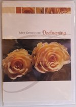 Met oprechte deelneming. Een bijzondere wenskaart om geven met een mooie afbeelding van gele rozen. Een dubbele wenskaart inclusief envelop en in folie verpakt.