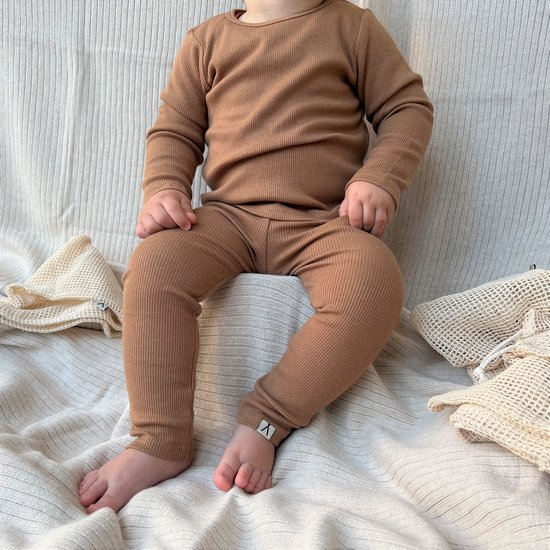 BAKIMO Baby & Kids Loungewear - Biologisch Bamboe Katoen - Ribstof set broek en trui - Pecan / Bruin / Cognac / Camel - 50/56