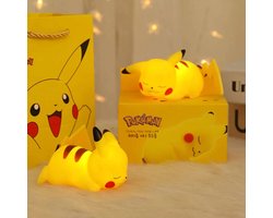 foto van Pokemon - Pikachu - Nachtlamp - Led - Slaapkamer - Mini mood lamp - Pokemon Speelgoed -Pikachu lamp - Pokemon Celebration