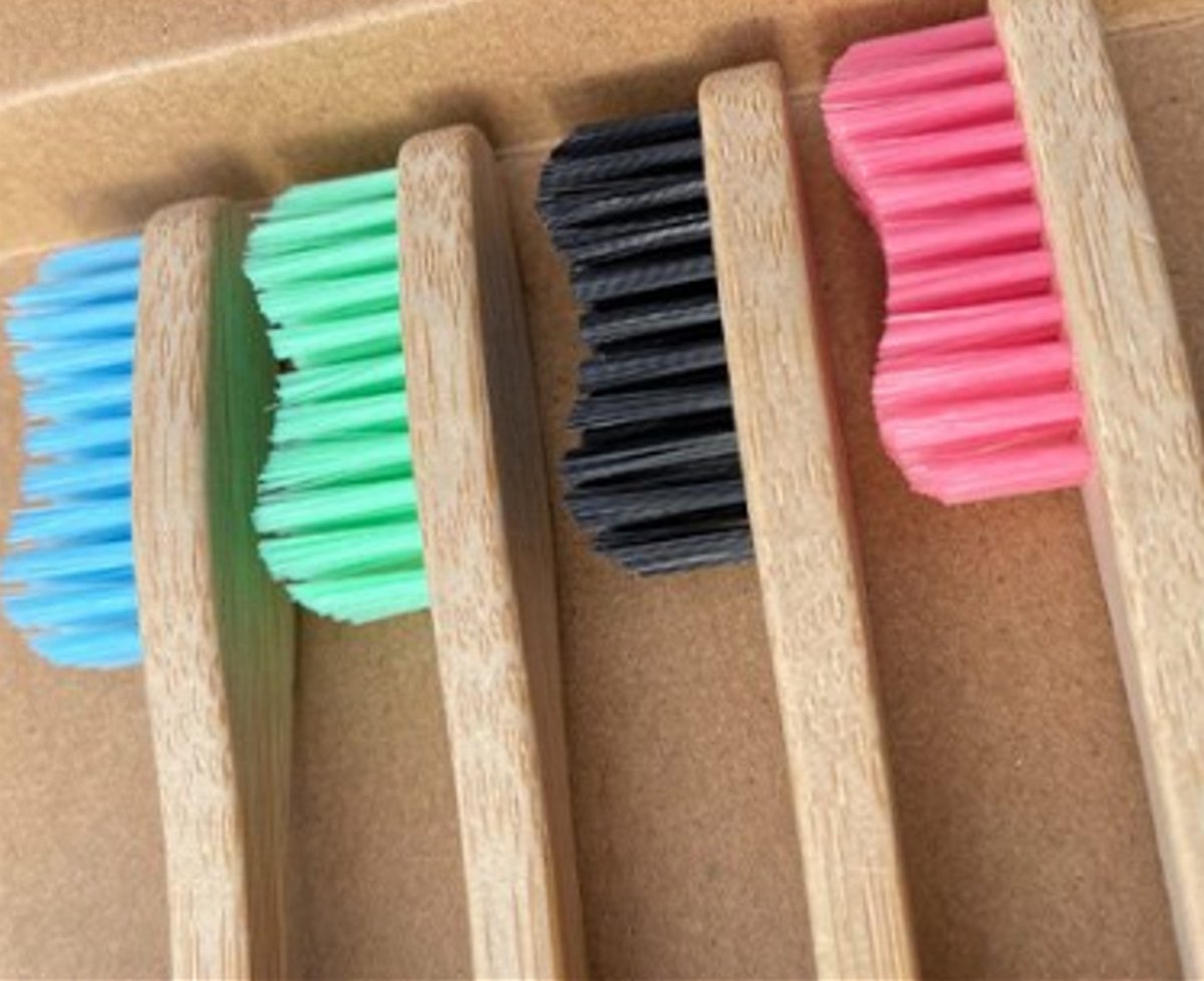 Bamboo Tandenborstels - Duurzame Tandenborstels - Gezinstandenborstels - Mondreiniging - 4 Stuks - Verschillende Kleuren - Schoon Gebit
