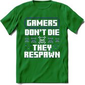 Gamers don't die pixel T-shirt | Donker Blauw | Gaming kleding | Grappig game verjaardag cadeau shirt Heren – Dames – Unisex | - Donker Groen - L