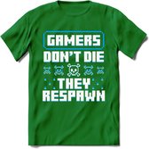 Gamers don't die pixel T-shirt | Blauw | Gaming kleding | Grappig game verjaardag cadeau shirt Heren – Dames – Unisex | - Donker Groen - XXL