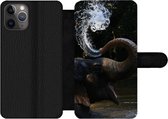 Bookcase Geschikt voor iPhone 11 Pro Max telefoonhoesje - Olifant - Water - Slurf - Dieren - Natuur - Met vakjes - Wallet case met magneetsluiting