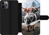 Bookcase Geschikt voor iPhone 11 Pro telefoonhoesje - Schotse hooglander - Koe -Dieren - Met vakjes - Wallet case met magneetsluiting