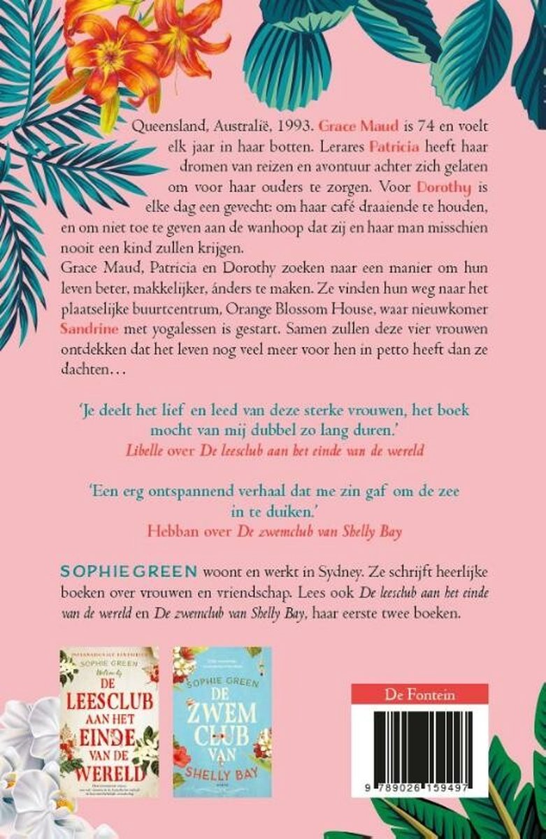 Boekkaft met tropische bloemen en bladeren. Titel: De yogaclub van Orange Blossom House. Auteur: Sophie Green.