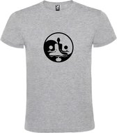 Grijs  T shirt met  print van  "mooie Boeddha in Yin Yang cirkel in meditatiehouding / Zen" print Zwart size XXL