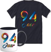 94 Jaar Vrolijke Verjaadag T-shirt met mok giftset Zwart | Verjaardag cadeau pakket set | Grappig feest shirt Heren – Dames – Unisex kleding | Koffie en thee mok | Maat XXL