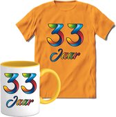33 Jaar Vrolijke Verjaadag T-shirt met mok giftset Geel | Verjaardag cadeau pakket set | Grappig feest shirt Heren – Dames – Unisex kleding | Koffie en thee mok | Maat 3XL